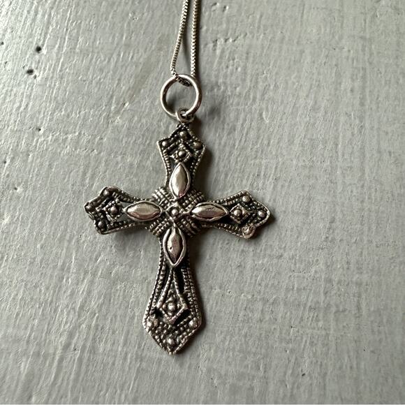 925 Sterling Silver Cross Pendant Necklace - Picture 1 of 9